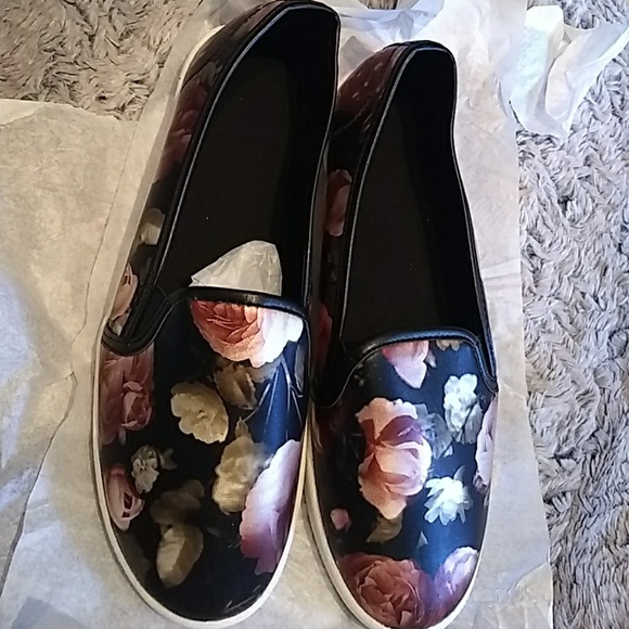 Avon Shoes - NEW💗FASHION PRINTED SLIP ON SNEAKER SIZE (8)